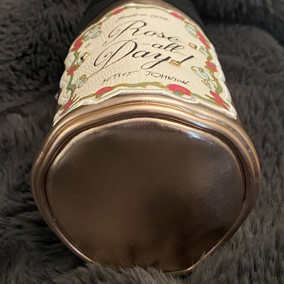 Betsey Johnson Rose all day wristlet wine bottle purse. Like new condition!! - Picture 2 of 6